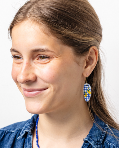 These fun and cheerful lemon motif ceramic earrings are the perfect summ...