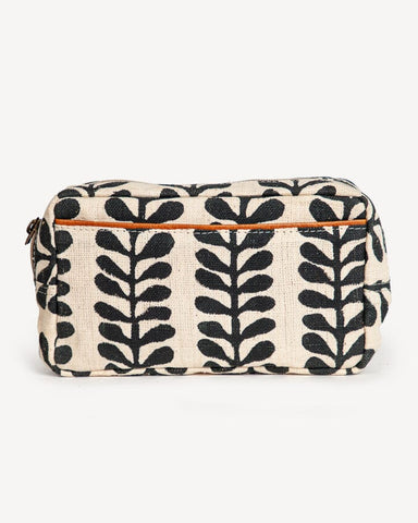 The perfect bag for on the go. Perfectly versatile with three ways to we...