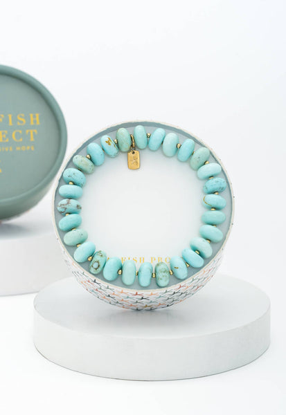 Turquoise beaded bracelet in a round box 