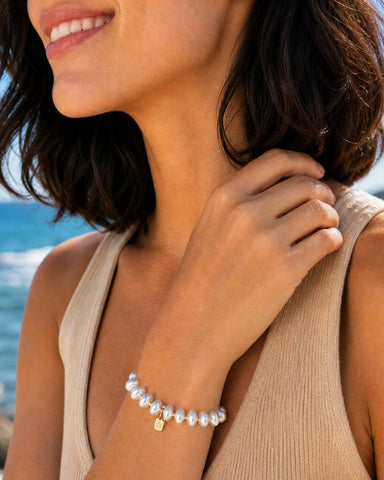 Designed to move effortlessly from weekday errands to evening dinners, t...